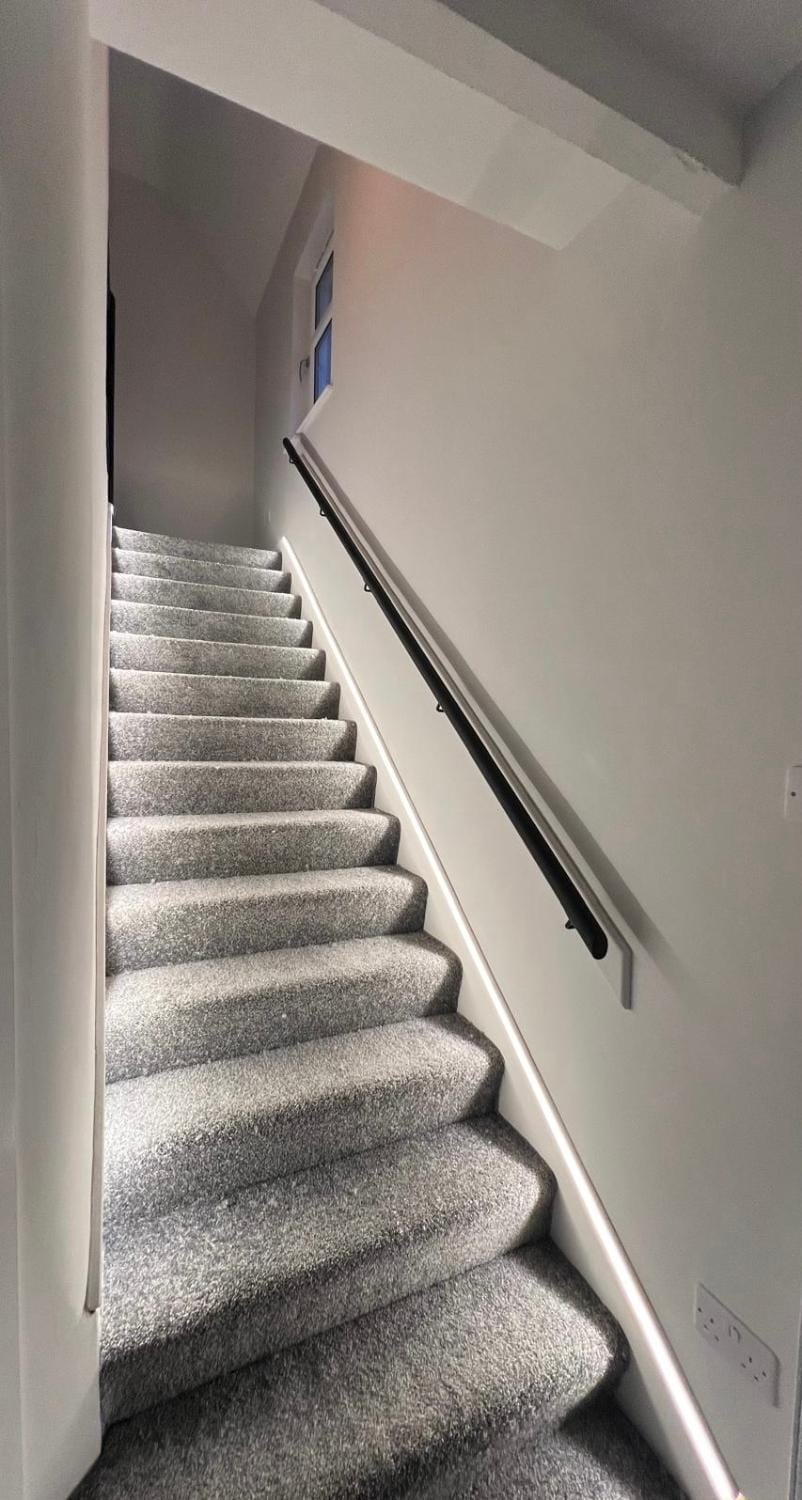 CONTRACTOR STAYS WELCOME newly refurbished 2 bedroom apartment sleeps 5 with free SECURE parking and WiFi Fully Fitted Kitchen with Washer Dryer Weekly bedding change and hoover Long Term Stay Rate available 3 miles from City Centre Apartment in Glasgow