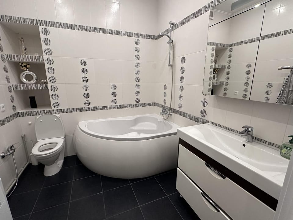 Shower, Toilet, Bathroom, Bath, towels