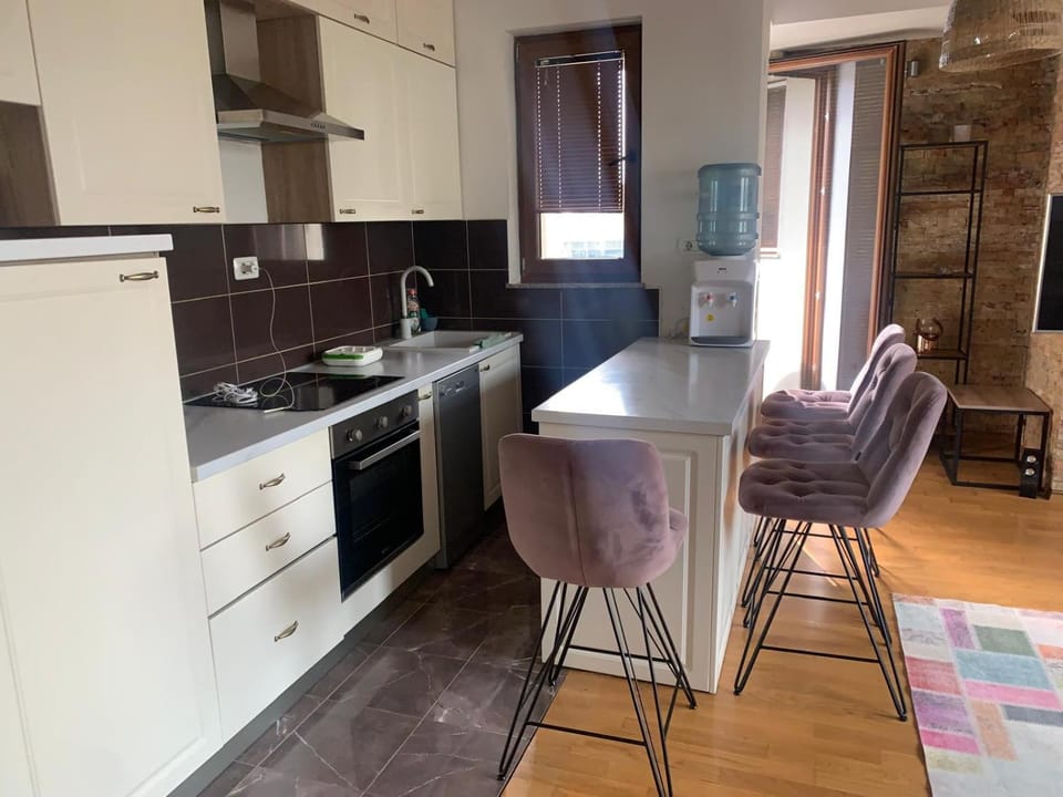 Kitchen or kitchenette, Living room, minibar, stove