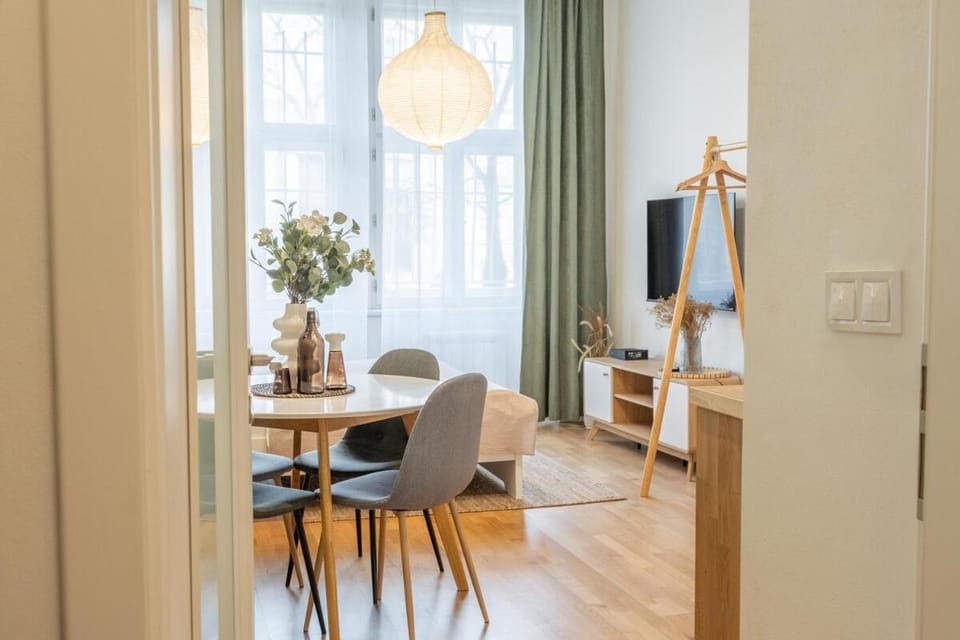 2BR APT with Park & Museum View - Prague 1 - Elevator - Self Check-In Apartment in Prague
