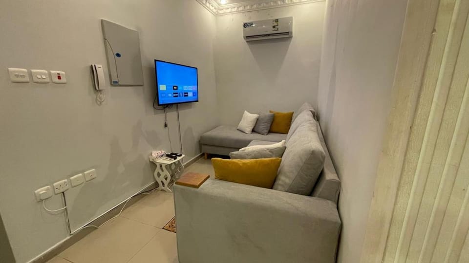 TV and multimedia, Living room, Seating area, air conditioner