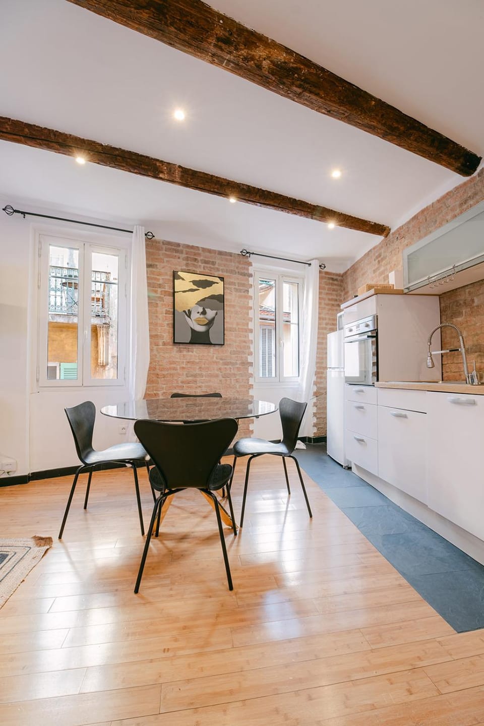 Kitchen or kitchenette, Seating area, Dining area