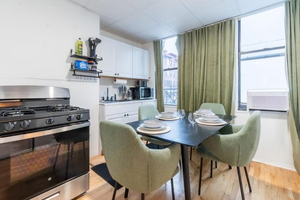 Dining area, stove, toaster