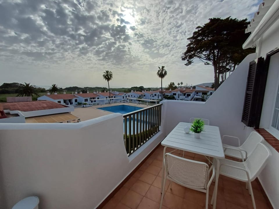 View (from property/room), Balcony/Terrace, Pool view, Sea view