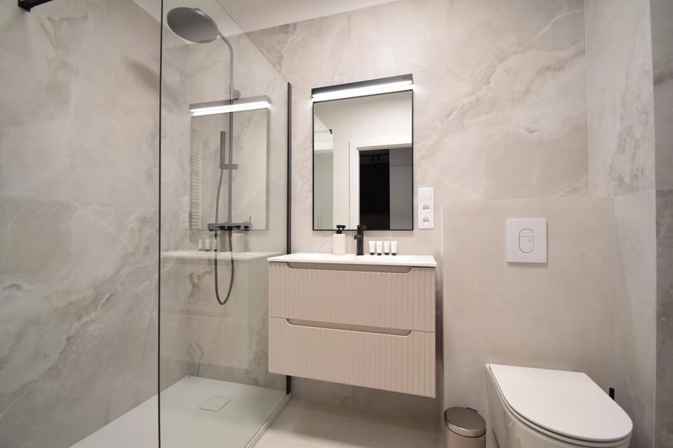 Shower, Toilet, Bathroom