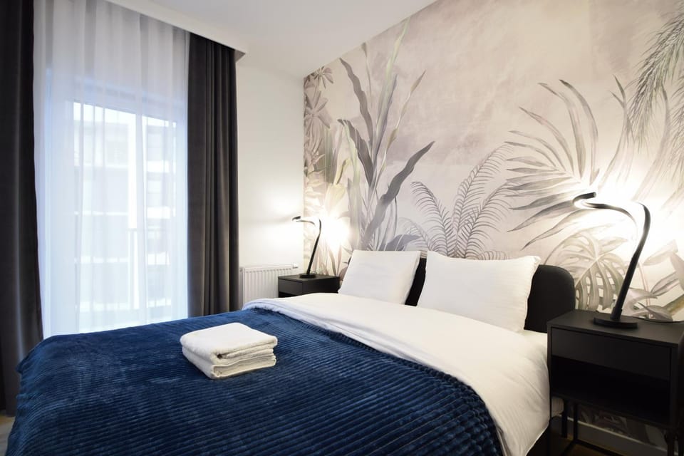Bed, Bedroom, towels