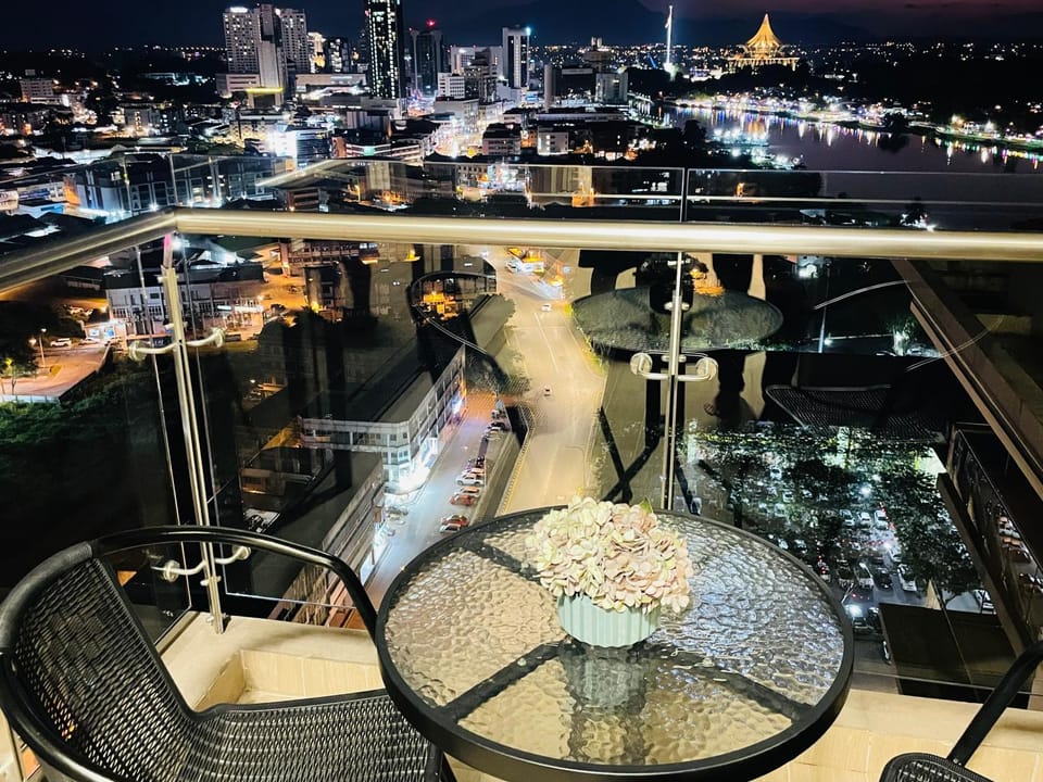 Night, View (from property/room), Balcony/Terrace, Seating area, City view, Landmark view, River view, Street view