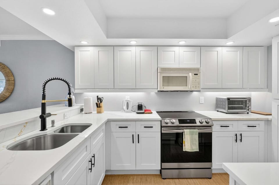 Kitchen or kitchenette, dishwasher, oven, stove