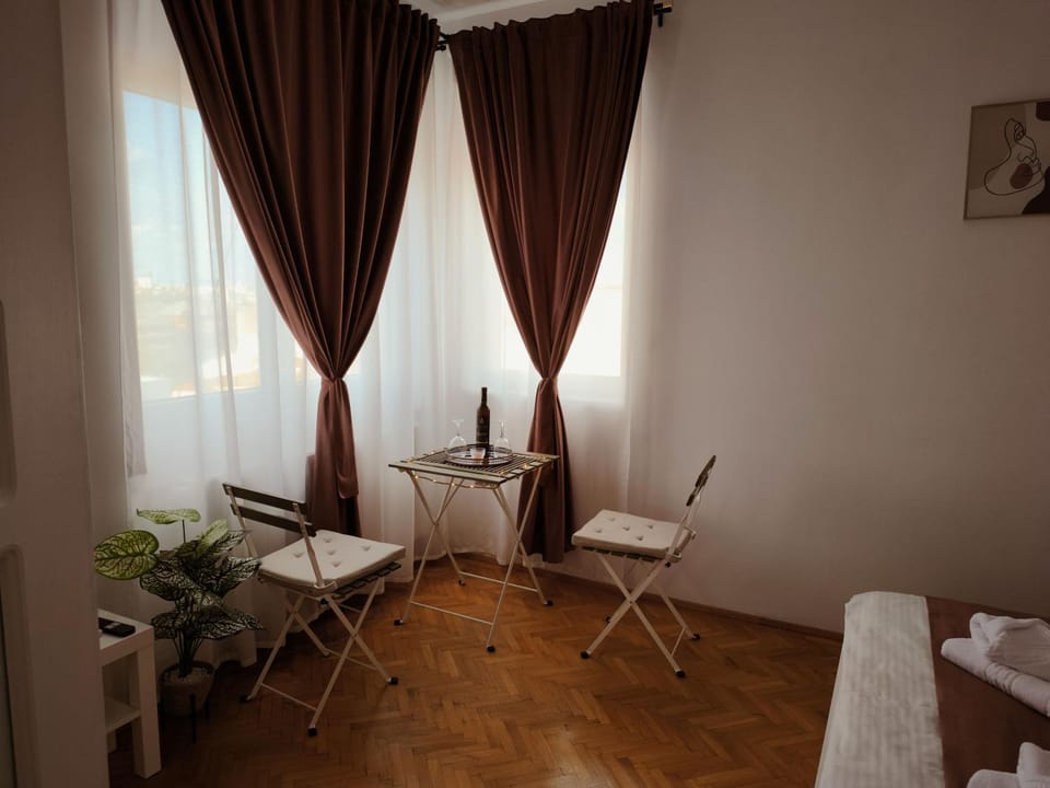 Seating area, Bedroom