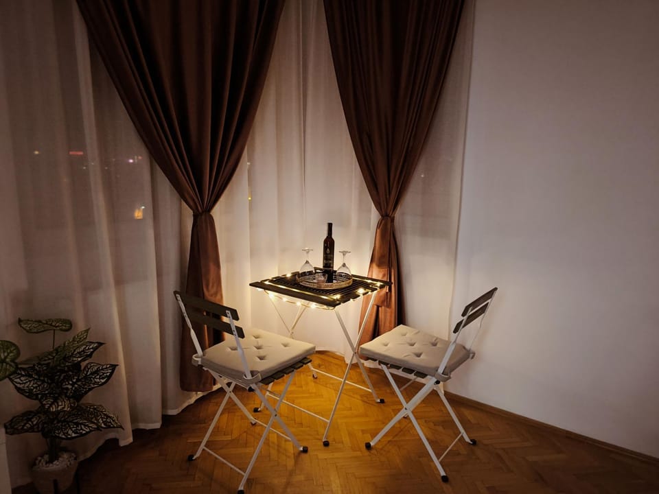 Seating area, Bedroom