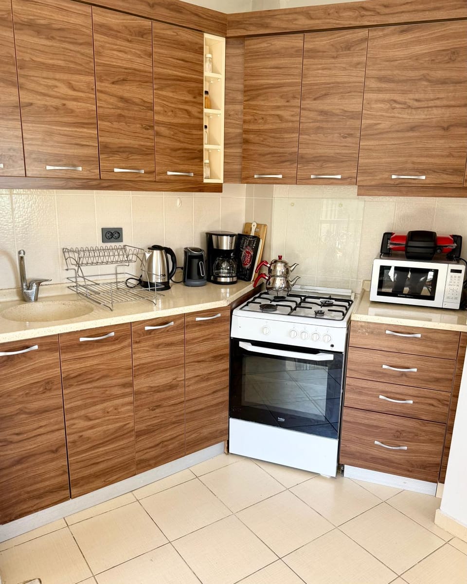 Coffee/tea facilities, Kitchen or kitchenette, microwave, oven, toaster
