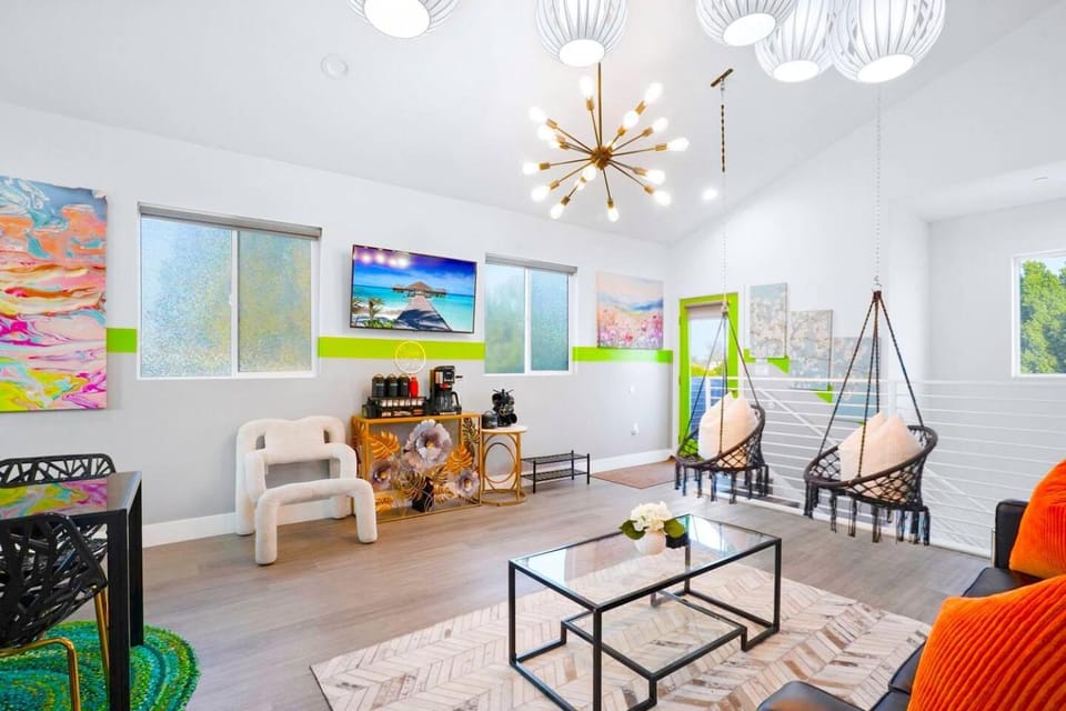 A - 3BR NoHo Pad with Patio - Sleeps 12 - Free Parking - 15m to Universal - FIFA World Cup SoFi House in North Hollywood