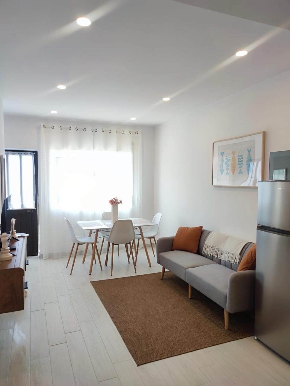Living room, Seating area, Dining area