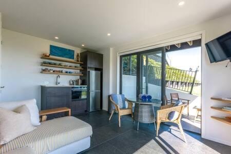 Tradewinds Luxury Apartment, views, pool and spa Apartment in Auckland Region