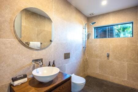 Tradewinds Luxury Apartment, views, pool and spa Apartment in Auckland Region