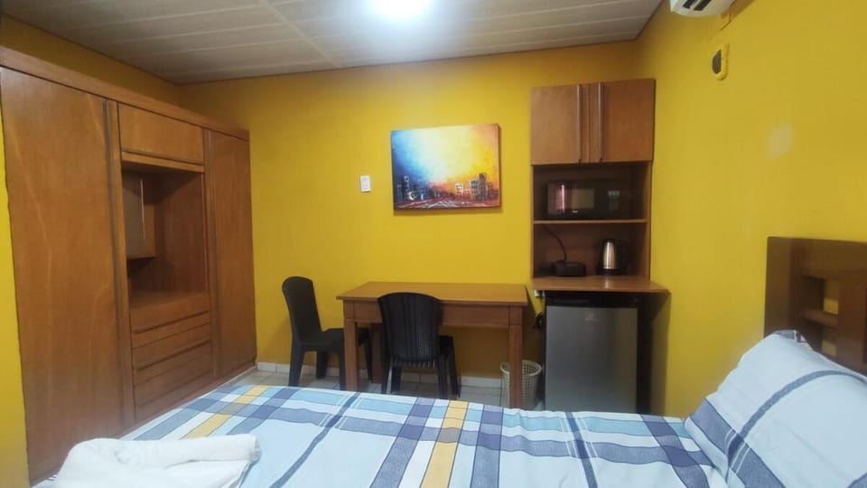 Photo of the whole room, Bedroom, wardrobe