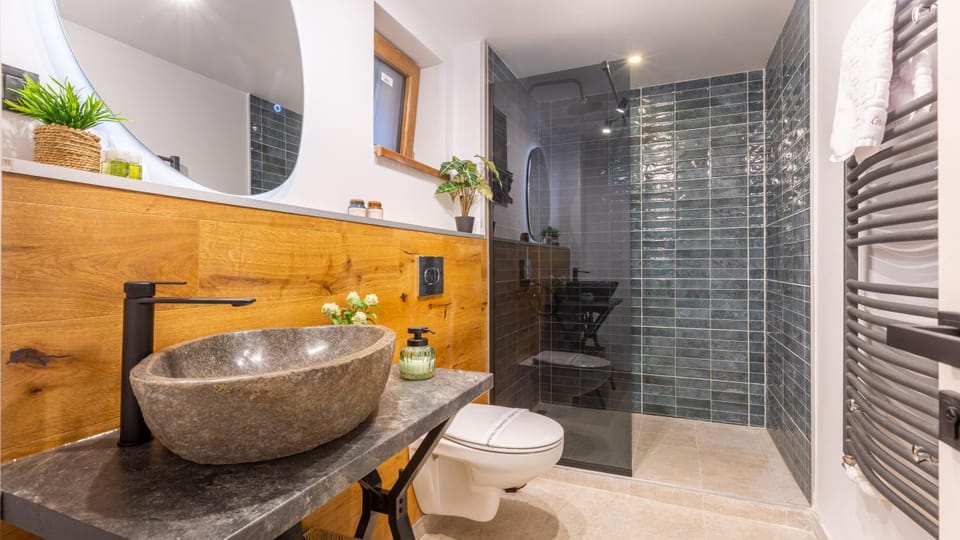 Sun x Mountains - Old Town Apartment in Brasov