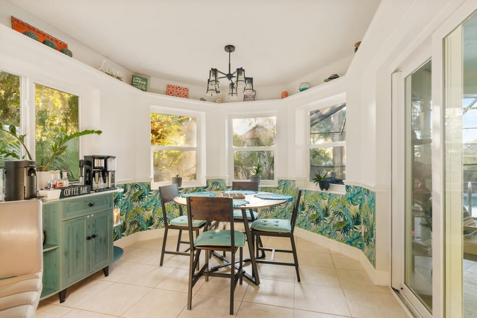 Coffee/tea facilities, Seating area, Dining area, Garden view