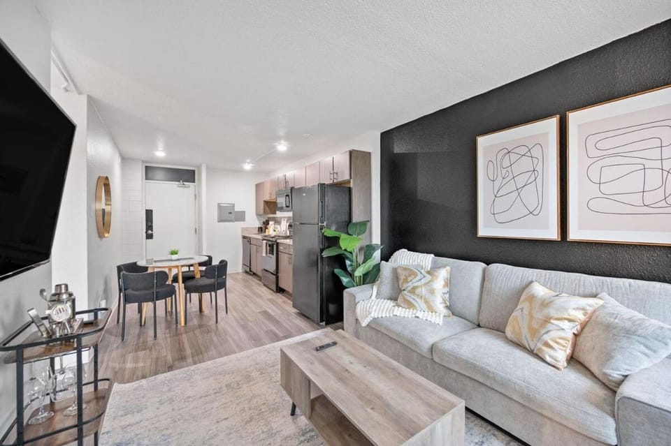 Modern Stay Comfort-Free Parking Apartment in Cincinnati