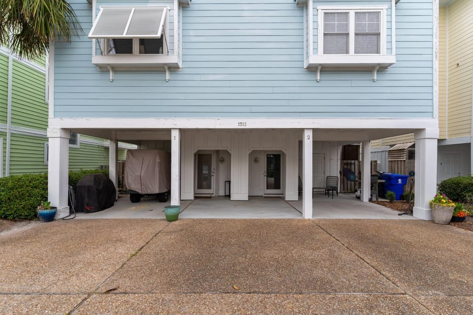 Steps to the Sand in Carolina Beach Sleeps 10 Villa Villa in Carolina Beach