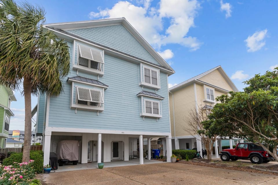 Steps to the Sand in Carolina Beach Sleeps 10 Villa Villa in Carolina Beach