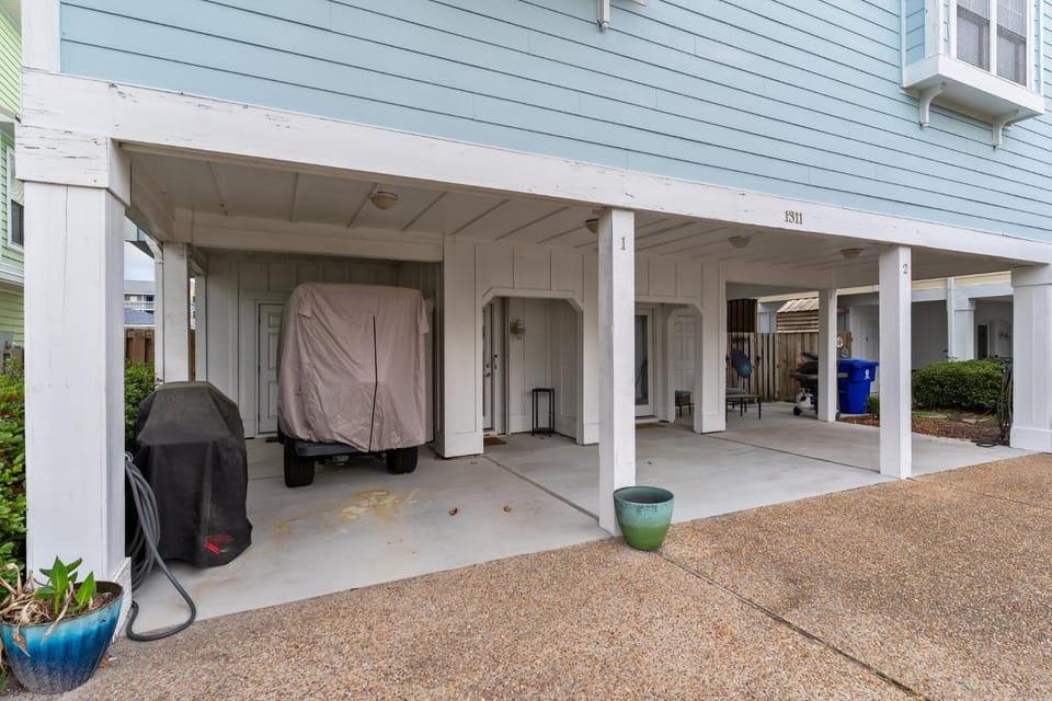Steps to the Sand in Carolina Beach Sleeps 10 Villa Villa in Carolina Beach