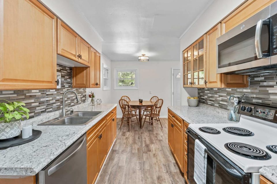 The Duke Retreat Close to Duke & Downtown Villa House in Durham