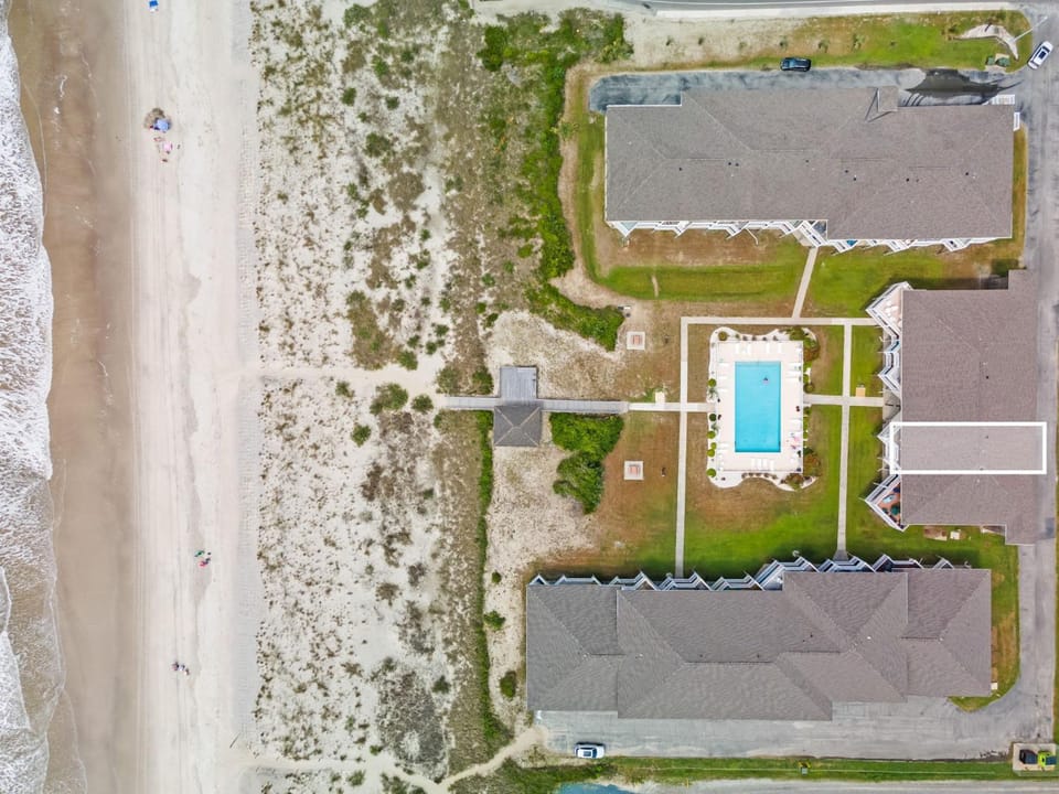 Southern Shores Oak Island Oceanfront with Pool Villa House in Oak Island