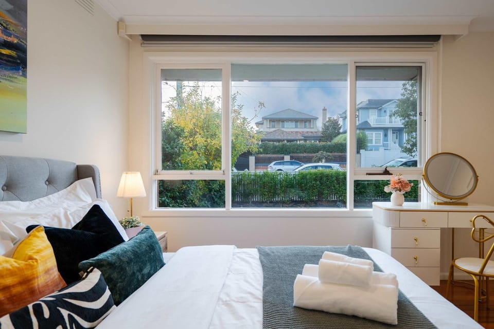 Bed, View (from property/room), Photo of the whole room, Bedroom, Garden view