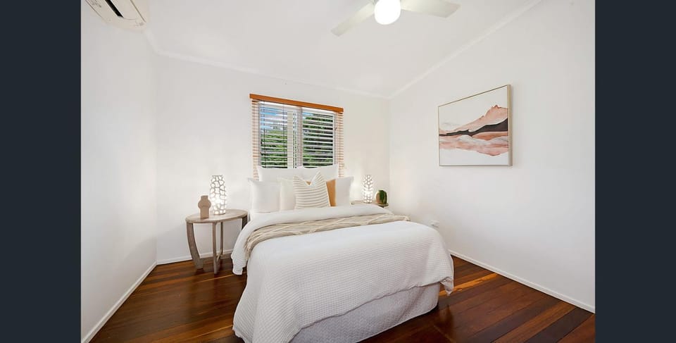 Family accommodation in leafy Indooroopilly House in Indooroopilly