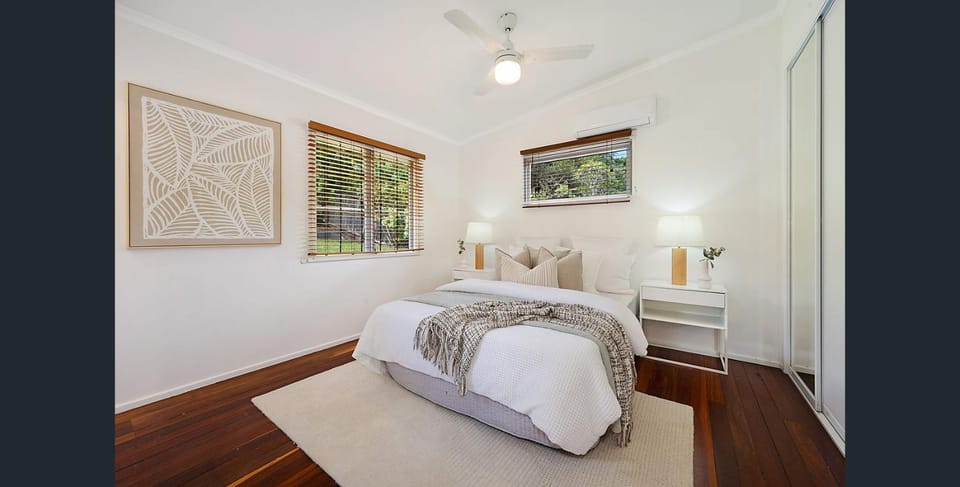 Family accommodation in leafy Indooroopilly House in Indooroopilly
