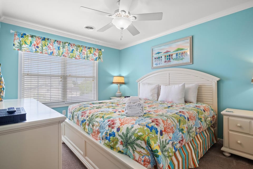 Upscale, Stylish, Raised 3 BR Beach House Sleeps 7! House in Garden City