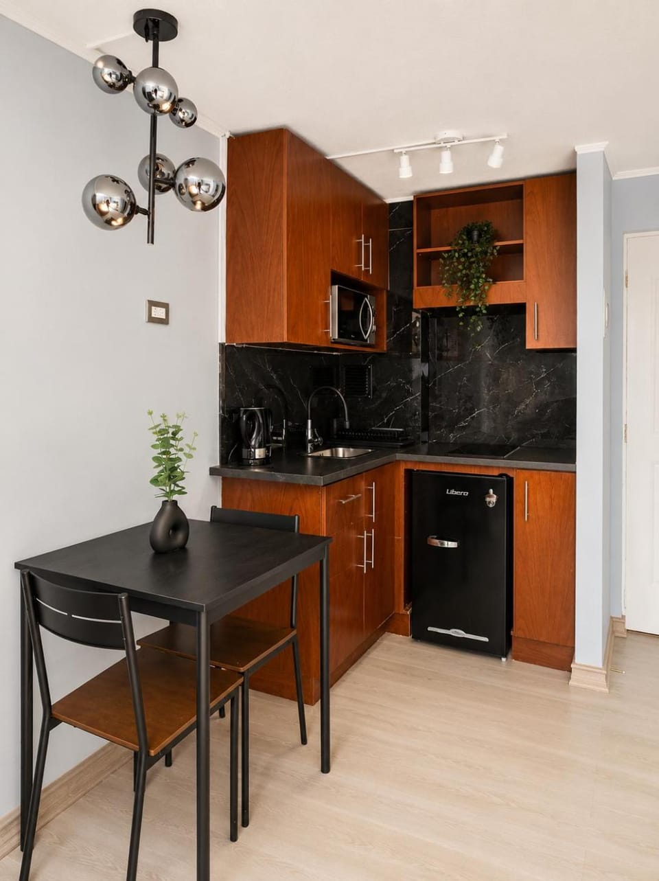 King Bed + Parking | Barrio Italia Apartment in Providencia