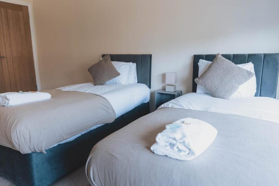 Stylish 3BR Home near Hampden No 264 with Free Parking Apartment in Glasgow