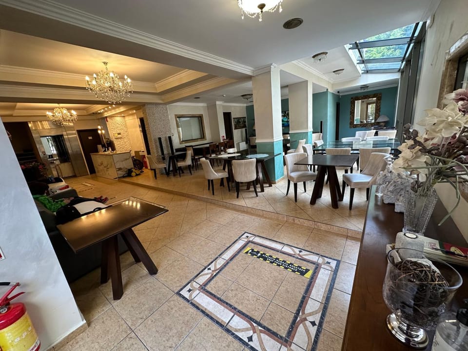 Communal lounge/ TV room, Living room, Dining area