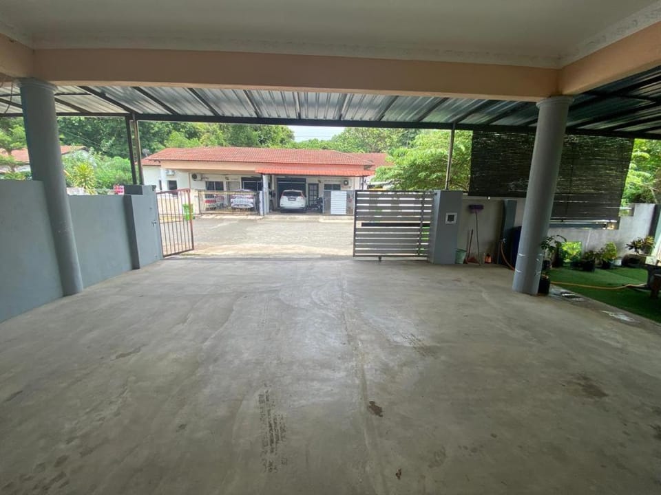 Ariniz Homestay Beserah Vacation rental in Pahang, Malaysia
