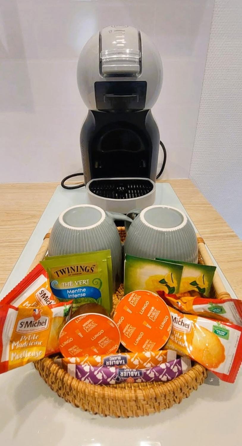 Coffee/tea facilities, Kitchen or kitchenette, Food, toaster