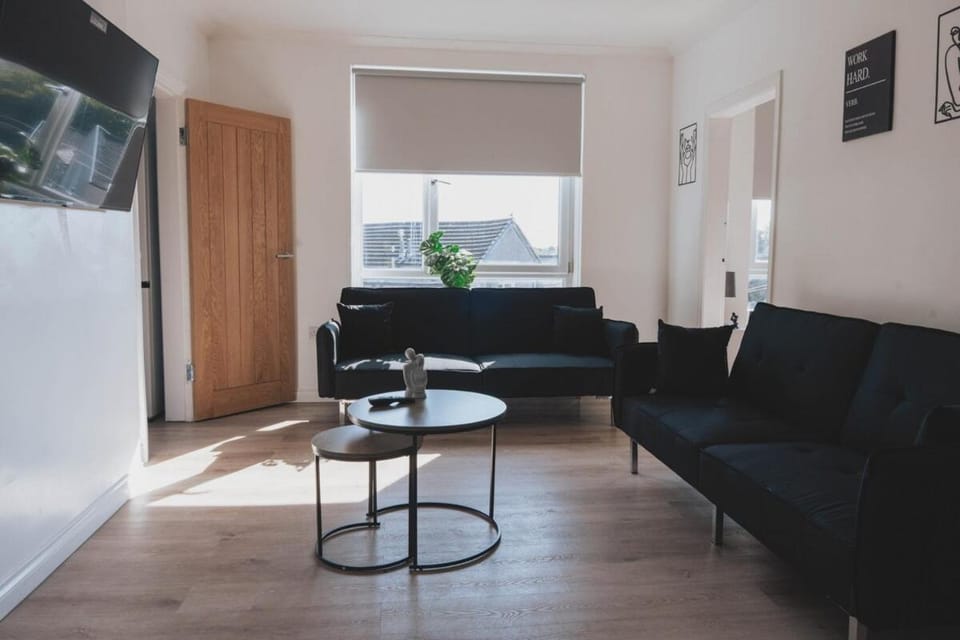 Stylish 3BR Stay by Hampden No 161 with Free Parking Apartment in Glasgow