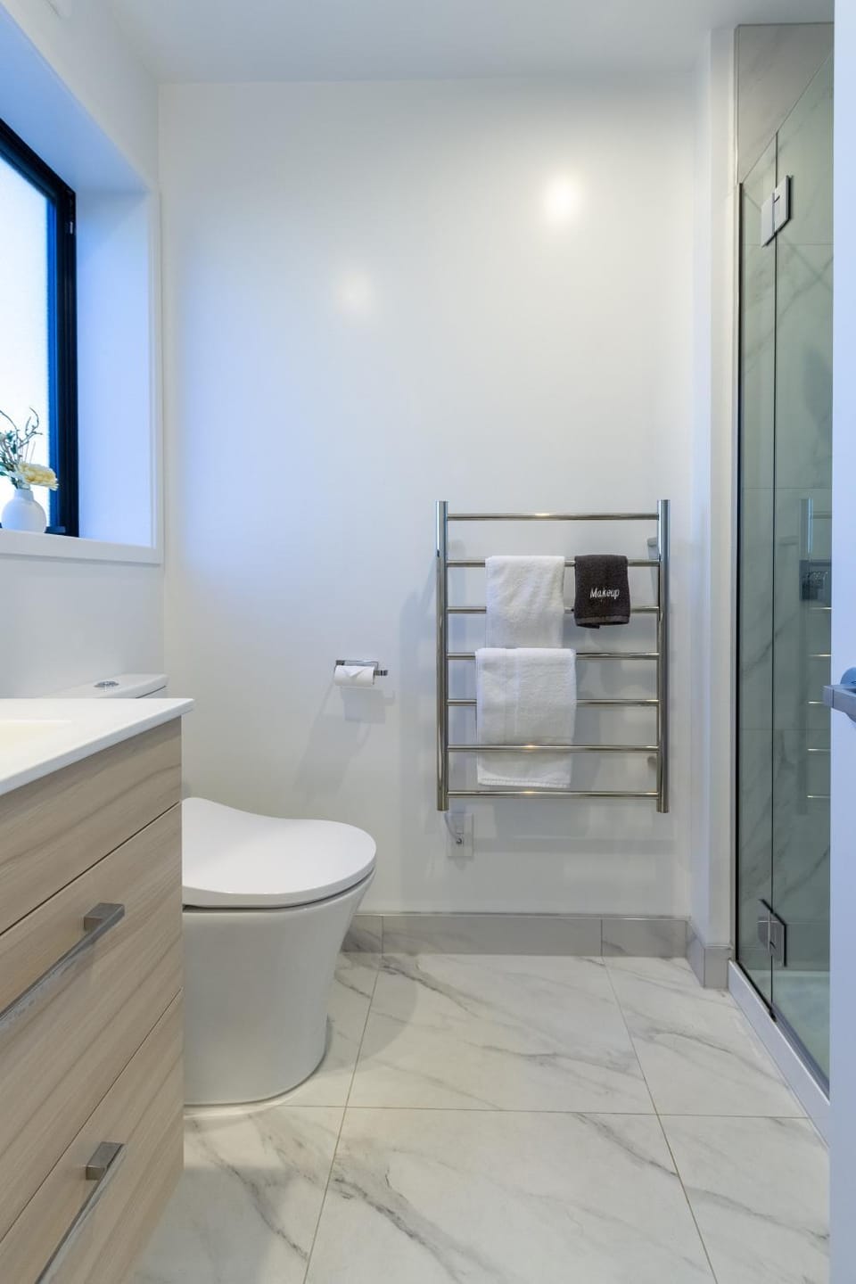 Shower, Toilet, Bathroom, towels