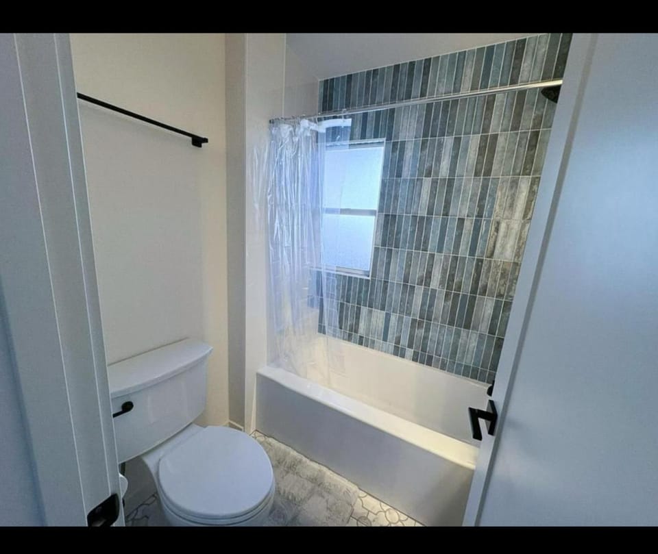Gorgeous Move in Ready 2 BR Duplex Apartment in Portland