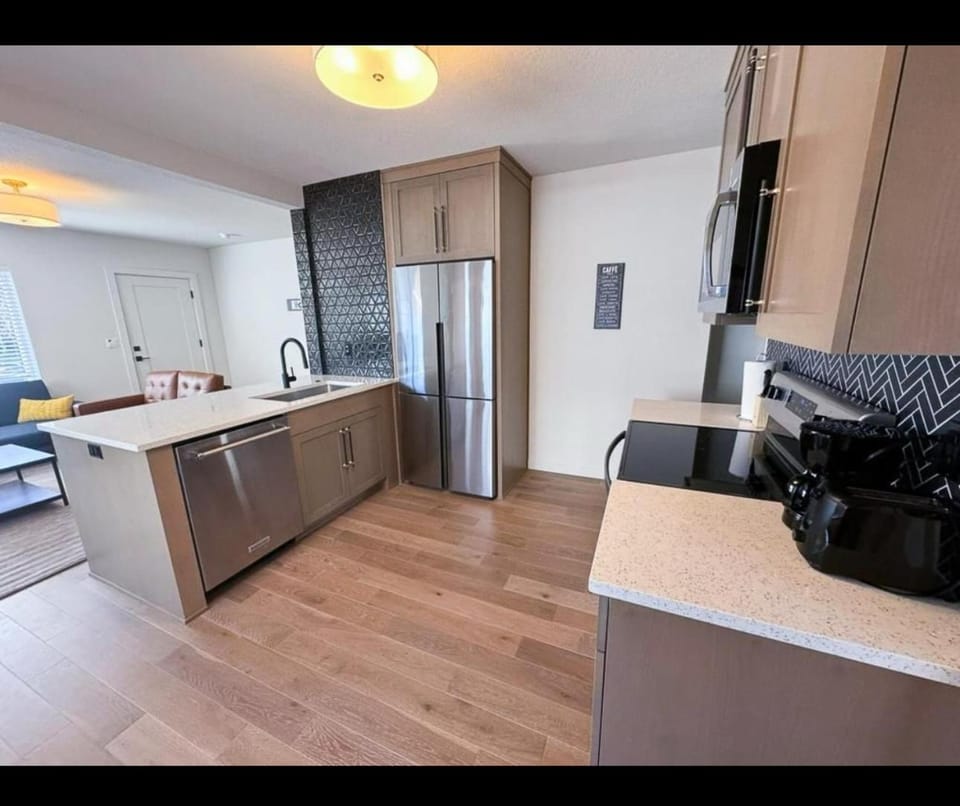 Gorgeous Move in Ready 2 BR Duplex Apartment in Portland