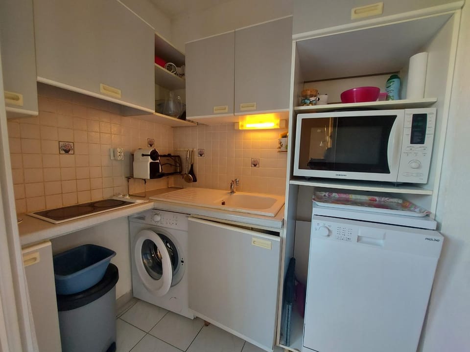 Appartement 4 pers avec terrasse, piscine et parking sécurisé - FR-1-776-137 Apartment in Argeles-sur-Mer