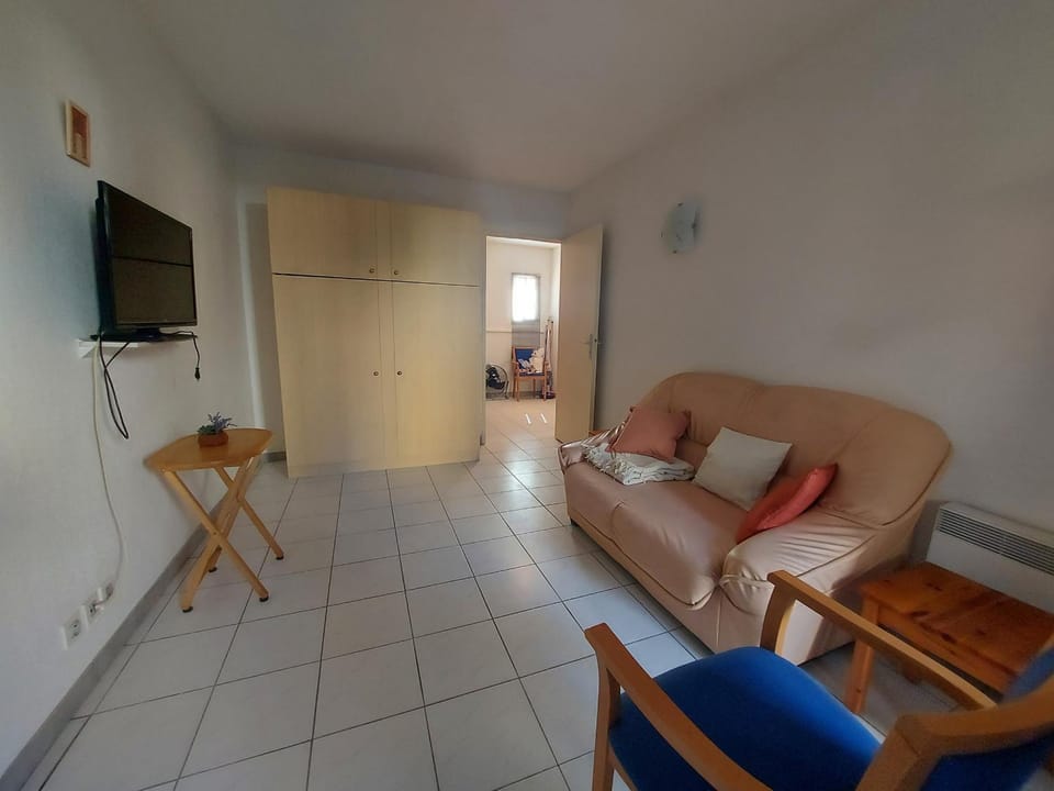 Appartement 4 pers avec terrasse, piscine et parking sécurisé - FR-1-776-137 Apartment in Argeles-sur-Mer