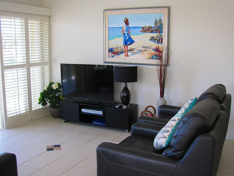 Toowoon Beach View 3br Villa 4 just steps to beach Villa in Central Coast