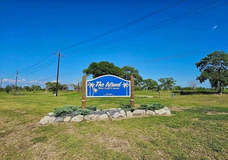 Waterfront Private Pier Pleasure Island Lake House House in Port Arthur