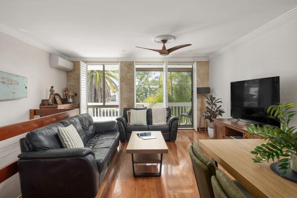 Aloha - Noosa Pde - location and beach style Apartment in Noosa Heads