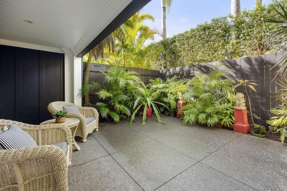 Aloha - Noosa Pde - location and beach style Apartment in Noosa Heads