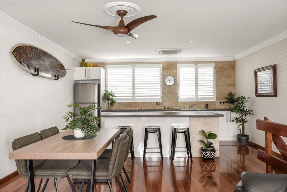 Aloha - Noosa Pde - location and beach style Apartment in Noosa Heads