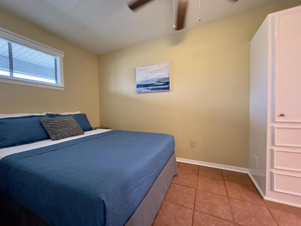 Poolside Island Condo Apartment in Port Arthur