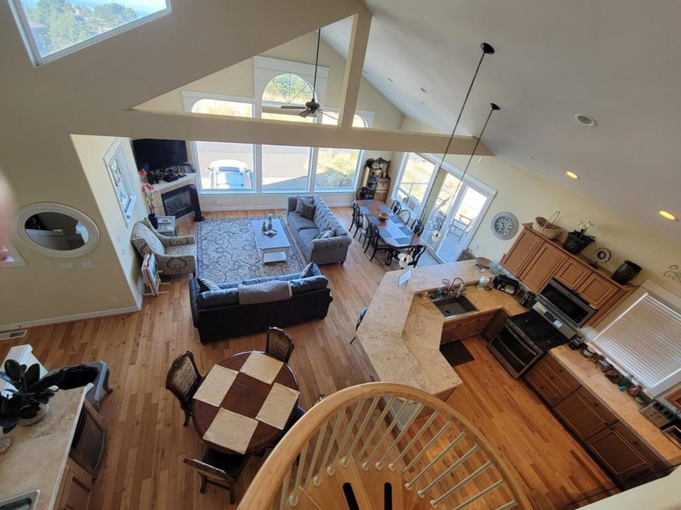 Kitchen or kitchenette, Living room, Dining area
